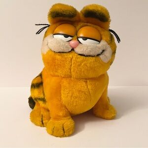 Vintage 1981 Garfield Plush Dakin Sitting Cat 9” Retro Toy